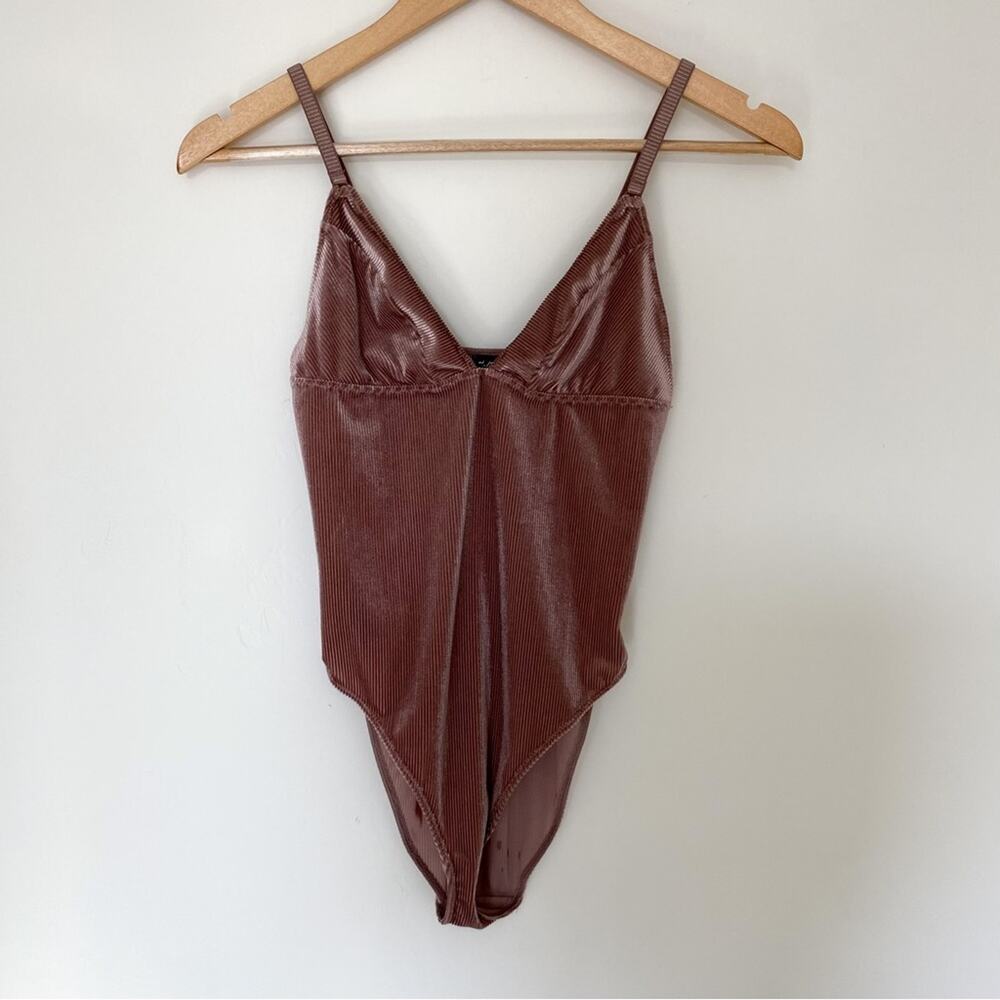 Urban‎ Outfitters Mauve Ribbed Velvet Bodysuit - Picture 2 of 6